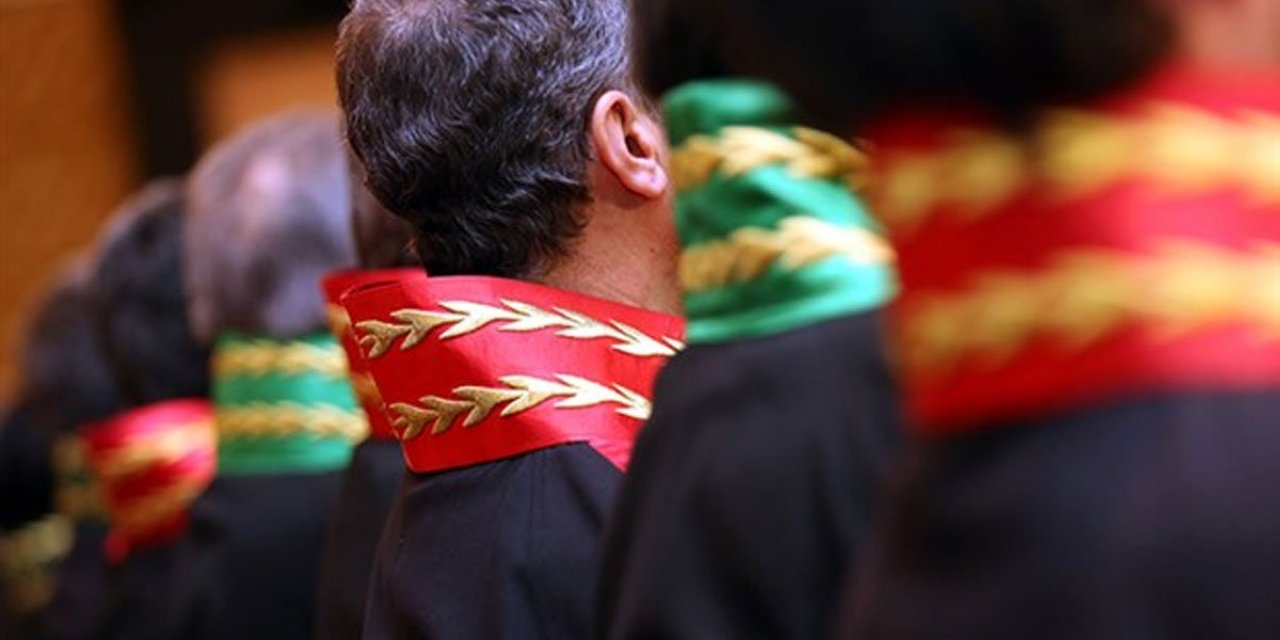 Hsk 13 Hakim Ve Savcıyı Fetö İrtibatı Nedeniyle Meslekten İhraç Etti