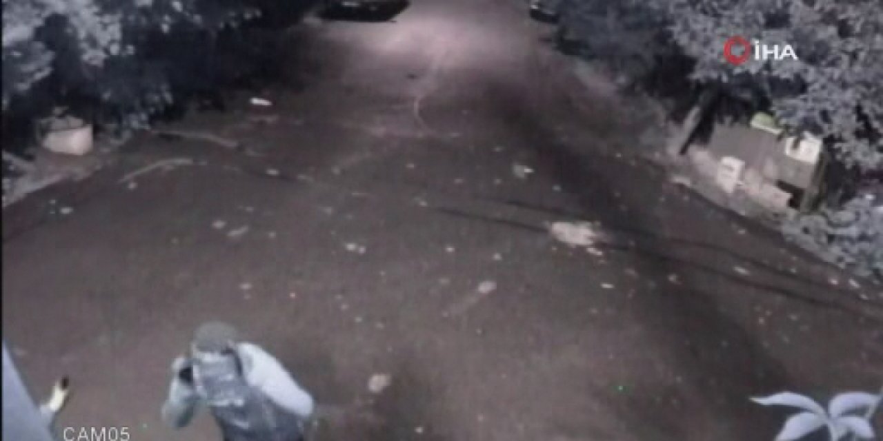 Güvenlik kamerasını çalan hırsızlar kamerada