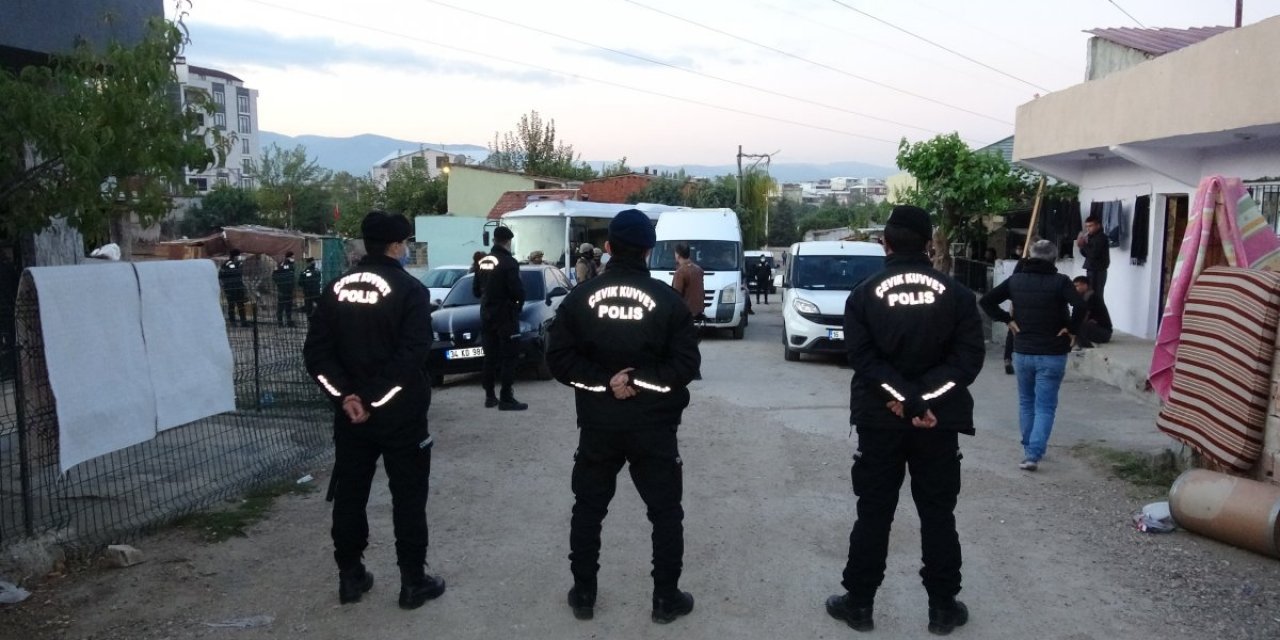 Bursa’da 450 polisin katılımıyla silah kaçakçılarına operasyon düzenlendi