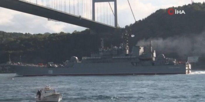 Rus savaş gemisi İstanbul Boğazı’ndan geçti
