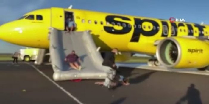 Kalkışa hazırlanan uçağın motoru alev aldı