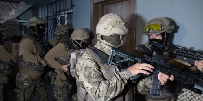 Bursa’da silah tacirlerine şafak operasyonu...Kapıları koç başlarıyla kırdılar