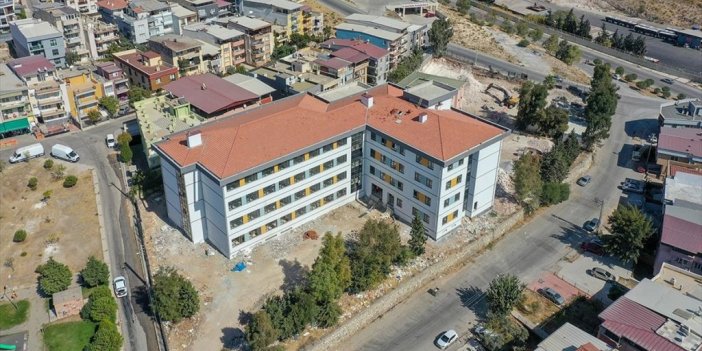 İzmir'de Depreme Dayanıksız Okul Binalarının Yerine Yenileri Yükseliyor