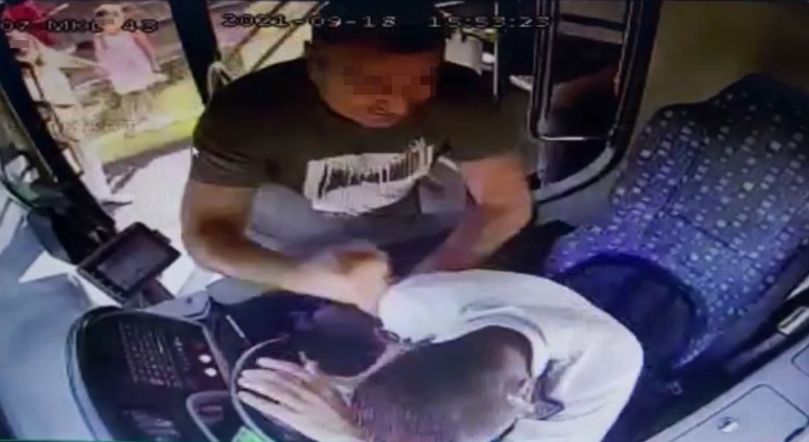 Halk Otobüsüne Orta Kapıdan Binme Tartışması Yumruklu Saldırıya Dönüştü