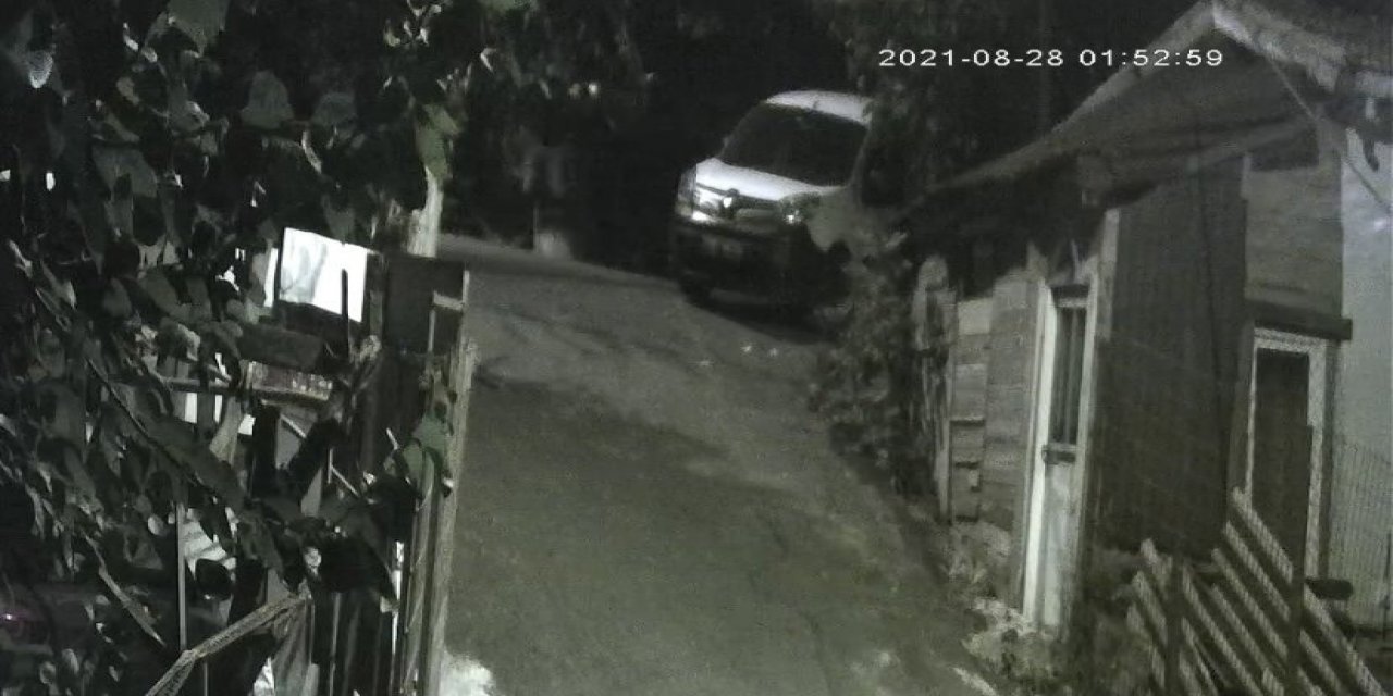 Sultangazi’de aracın kurşunlandığı anlar kamerada