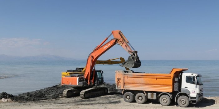 Van Gölü’nde rekor düzeyde dip çamuru temizlendi