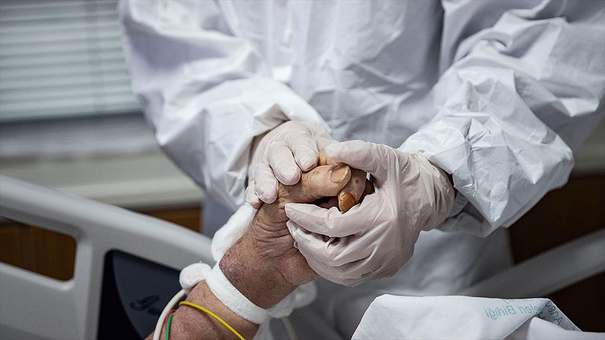 Kovid-19'a Yakalananların Parmaklarında Oluşan Lezyonların Sebebi Ortaya Çıktı