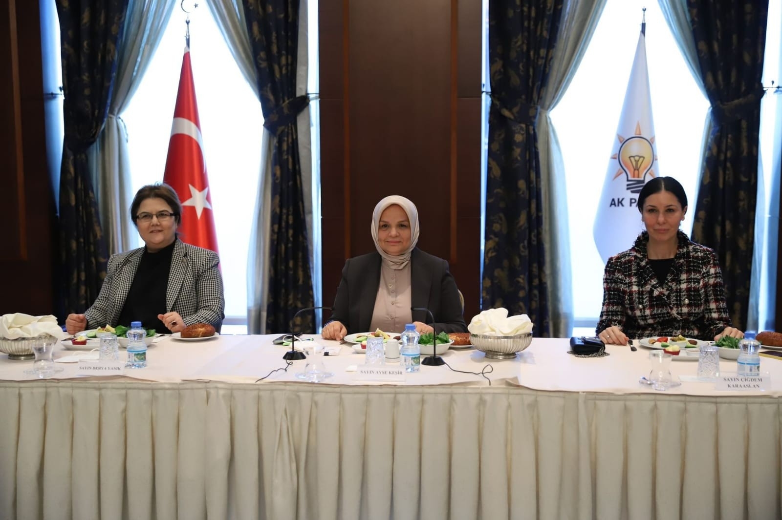 " Kadınları Siyasete, Sosyal Hayata Katmak Noktasındaki İrademiz Samimi Biçimde Devam Ediyor"