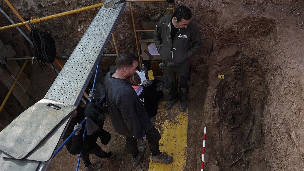 İspanya Henüz Yüzleşemediği İç Savaş Ve Diktatör Franco Dönemlerinin Kayıplarını Arıyor