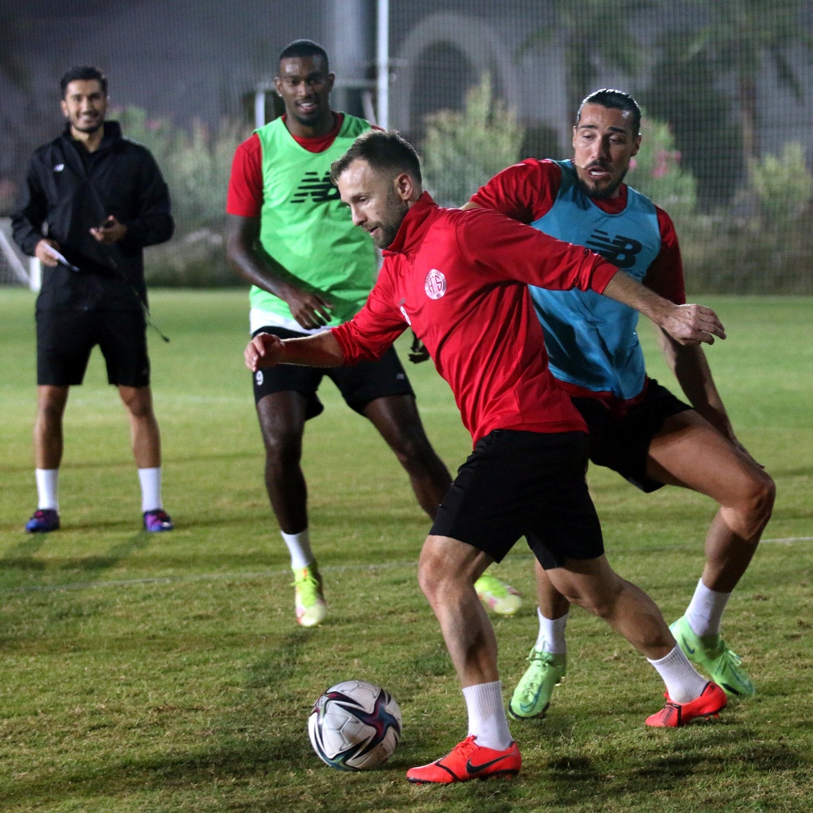 Antalyaspor, Nuri Şahin İlk Antrenmanını Gerçekleştirdi