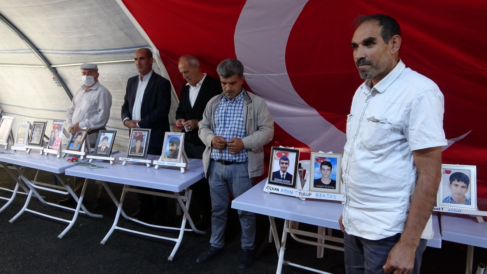 Evlat Nöbetindeki Acılı Baba Elhaman, HDP’nin Yakasını Bırakmayacağını Söyledi