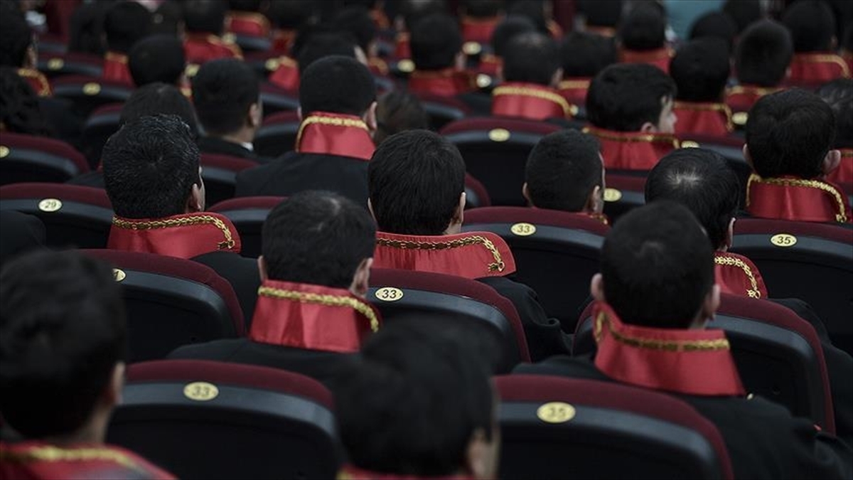 Ani bir kararla gece yarısı Çok sayıda hakim ve savcı görevden alındı!