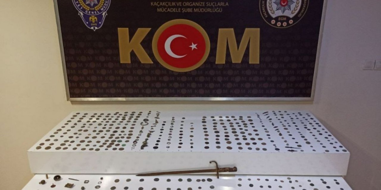 Erzincan’da minibüs içinde 543 adet tarihi eser ele geçirildi