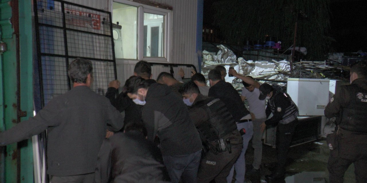 Sancaktepe’de yabancı uyruklu kâğıt toplayıcılarına operasyon