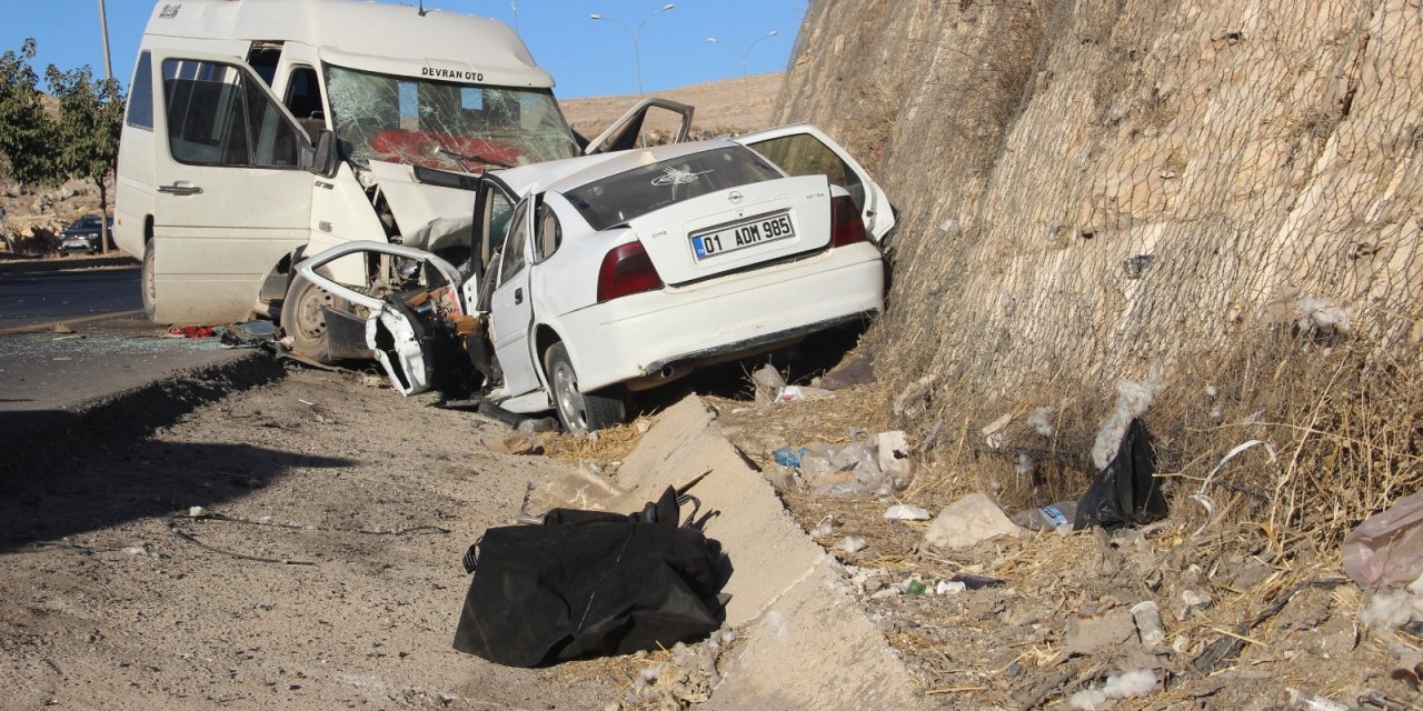 Tarım işçileri kaza yaptı: 1 ölü, 17 yaralı