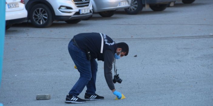 Okul önündeki kavgada liseli genç polise ateş açarak kaçtı