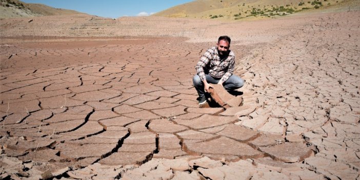 Kuraklık vurdu, baraj çöle döndü