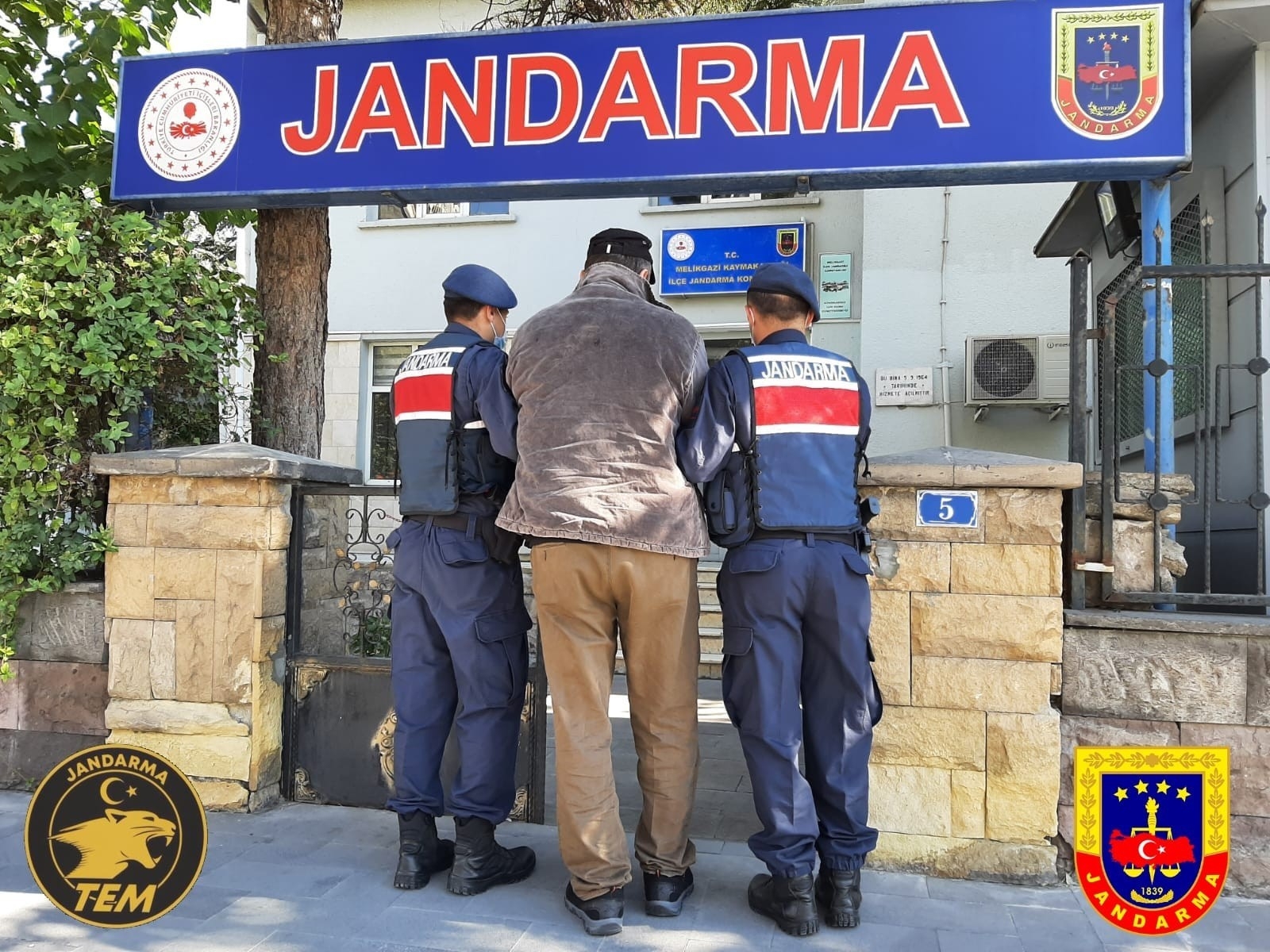 Bombacı Terörist Jandarma Operasyonuyla Yakalandı