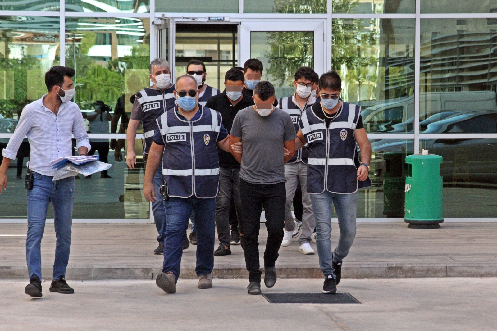 Kendilerini Polis Olarak Tanıtıp Ürdün Uyruklu Vatandaşa Dehşet Yaşattılar