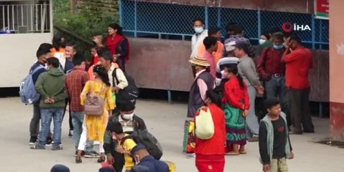 Nepal’de 2 haftalık festivalde başkentten şehir dışına insan akını başladı