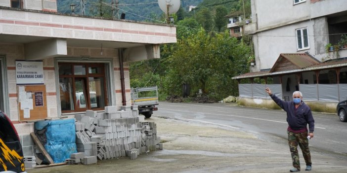 Şiddetli yağışlarda tek sığınakları evlerinin karşısındaki cami