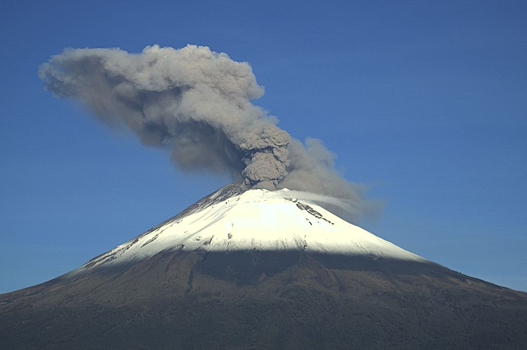 Meksika’daki Popocatepetl Yanardağı’nda 3 Patlama Yaşandı