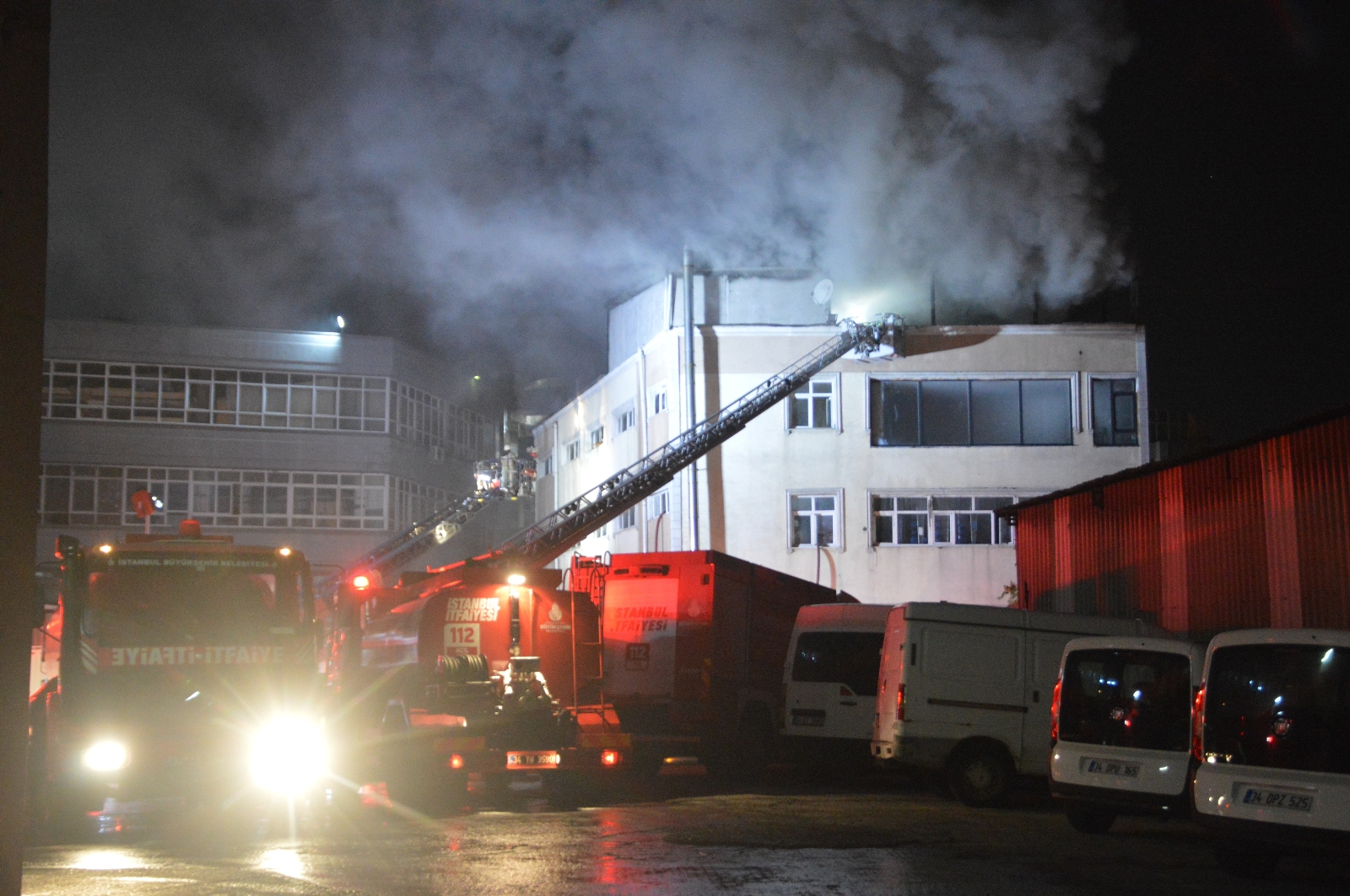 Eyüpsultan’da Kumaş Deposunda Çıkan Yangın Söndürüldü