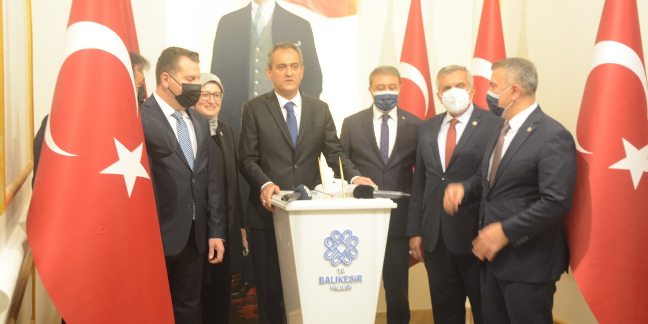 Milli Eğitim Bakanı Özer, pandeminin son durumunu değerlendirdi