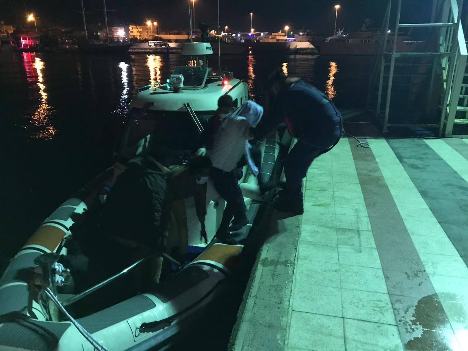 Yunanistan’ın geri ittiği 10 düzensiz göçmen kurtarıldı