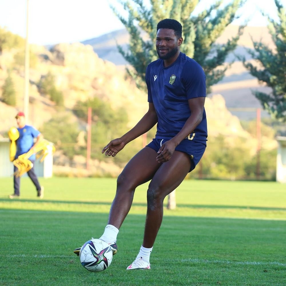 Yeni Malatyasporlu Tetteh: "Türkiye ligi çok ilginç ve zor bir lig"