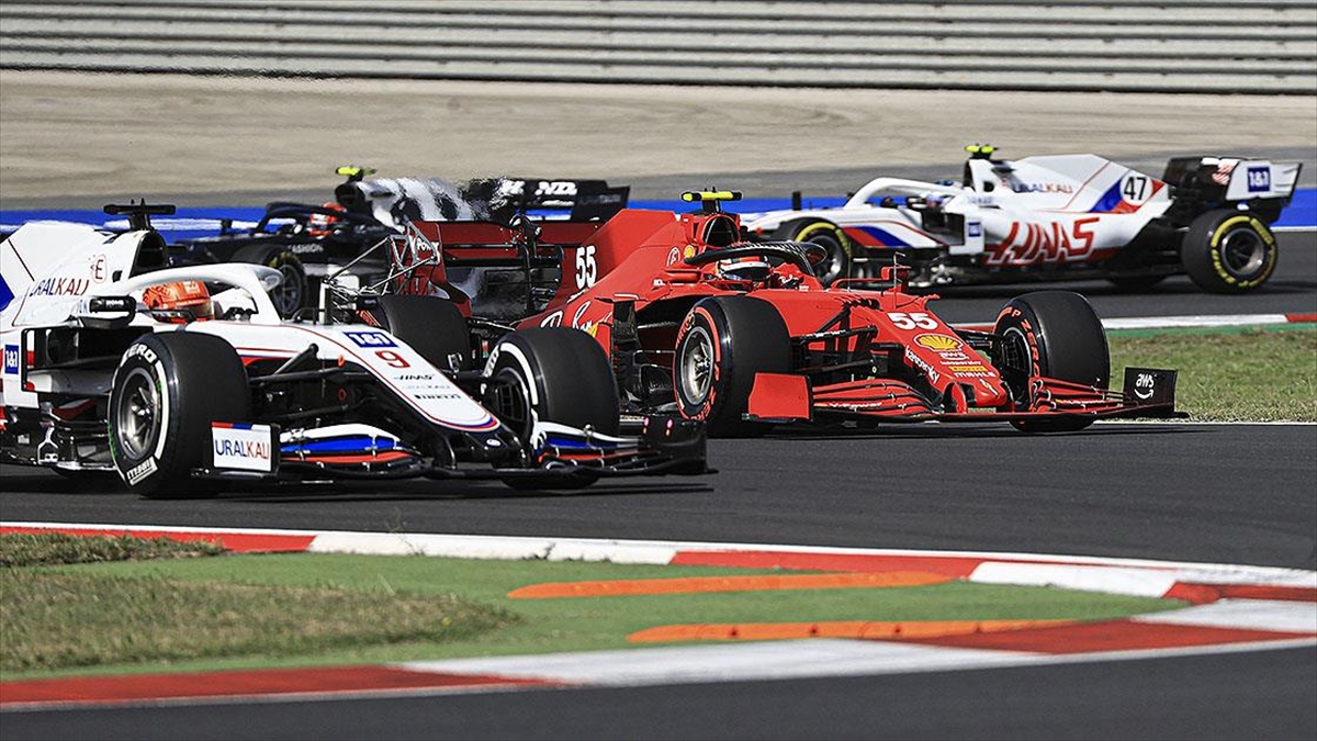 Formula 1 Araçları İstanbul Park Pisti'ne Çıktı