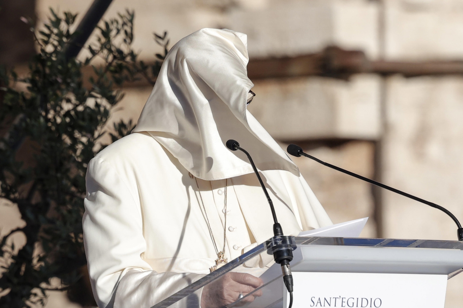 Papa’nın Rüzgara Karşı Zor Anları