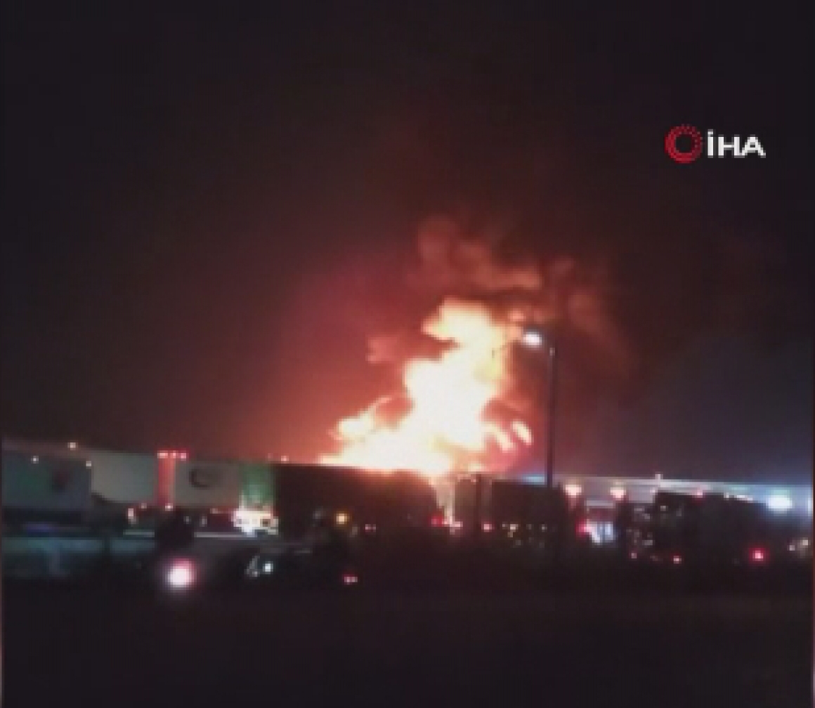 Meksika’da kaza yapan petrol tankeri alev alev yandı