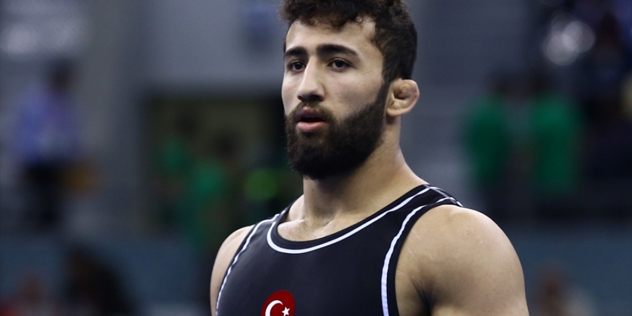 Milli Güreşçi Burhan Akbudak Gümüş Madalya kazandı