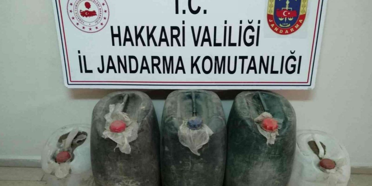 Yüksekova kırsalında 200 litre asit anhidrit maddesi ele geçirildi