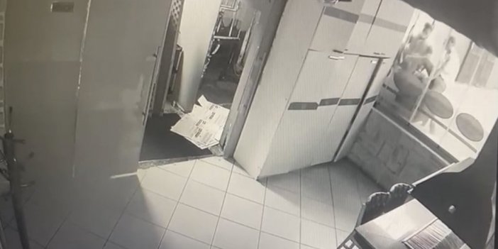 Ayaklarıyla Camını Kırdıkları İşyerini Soydu