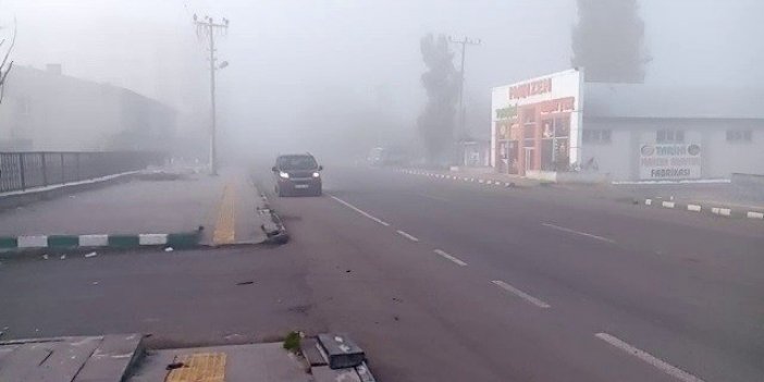 Göle’de etkili olan yoğun sis trafiği olumsuz yönde etkiliyor