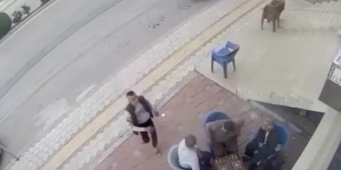 Tavla Oynayanlar Baktı, Baltalı Manyak Kadına Saldırdı!