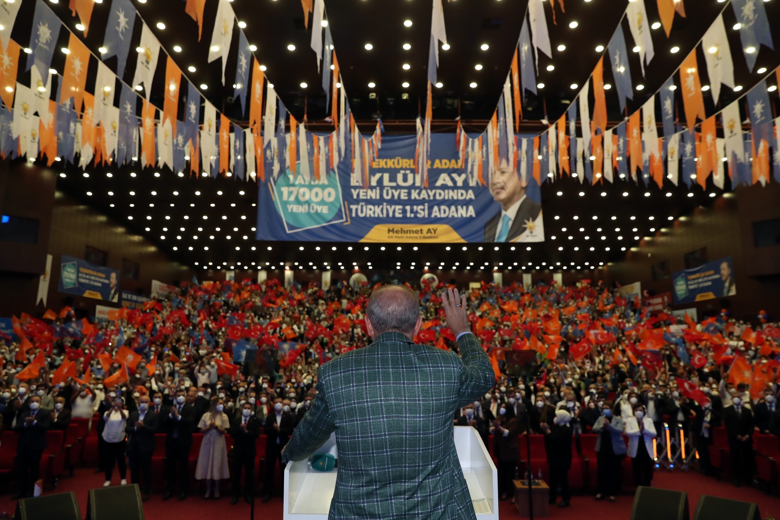 Cumhurbaşkanı Erdoğan: “Kefenimizi giyerek çıktığımız bu yolda alnımız ak başımız dimdik yürüyoruz”