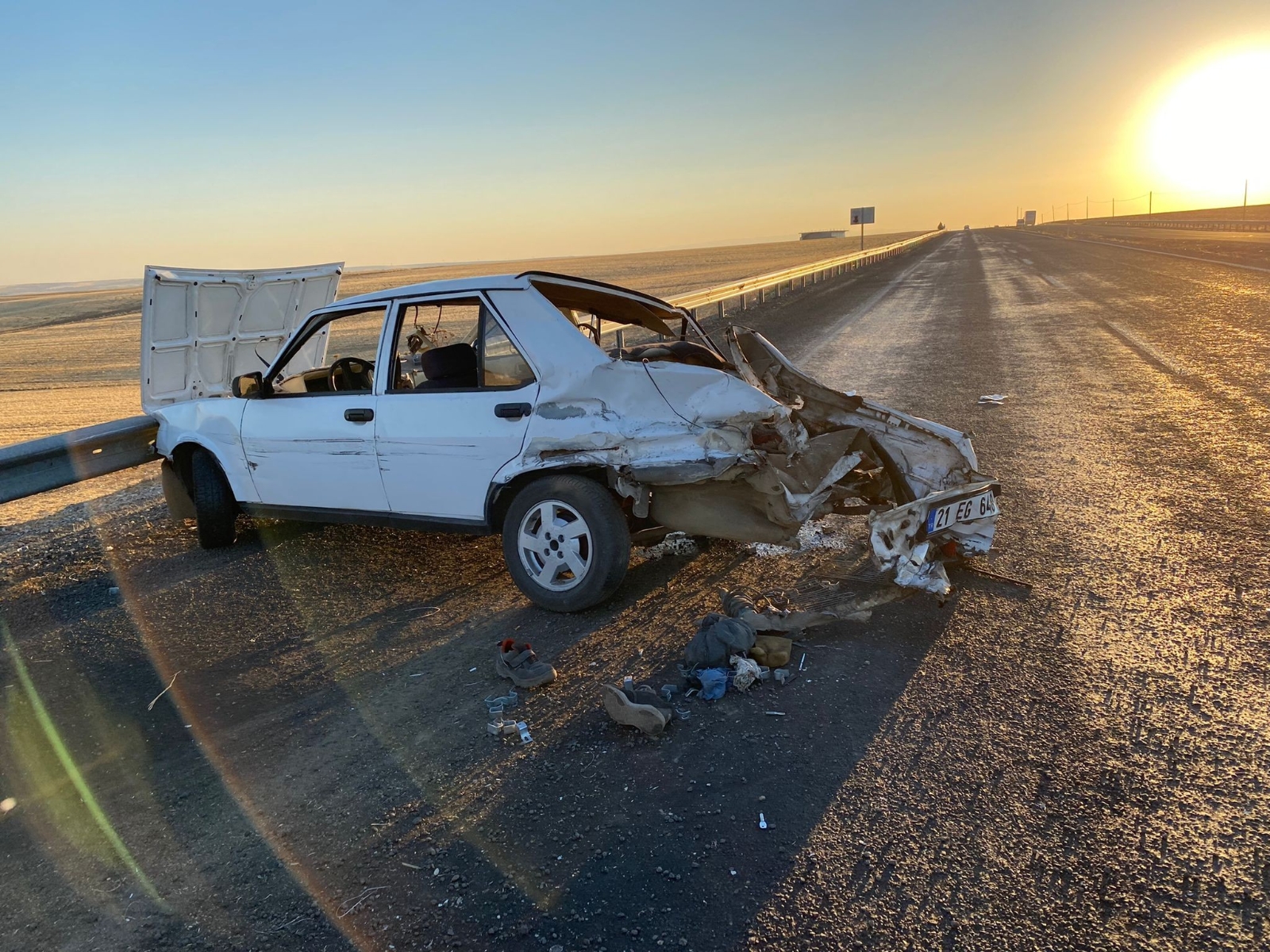 Diyarbakır’da kaza yapan otomobilin LPG tankı bomba gibi patladı: 2 yaralı