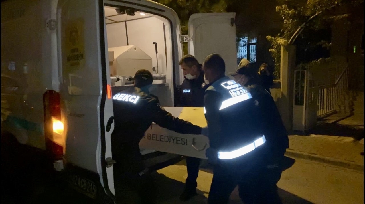 Eşini öldürüp polise teslim oldu