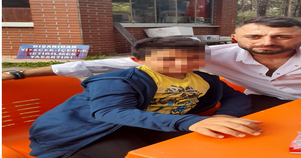 Kaçırdığı Çocuğunun Canlı Yayında Boğazına Bıçak Dayadı