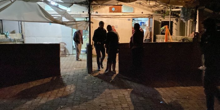 Oğlunun boğazına bıçak dayayan baba uzun uğraşlar sonucu ikna edildi