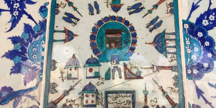 Rüstem Paşa Camii’nde bulunan 400 yıllık Kabe tasvirli çini pano