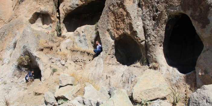 Bingöl’de 7 odalı kaya kilisesi keşfedildi