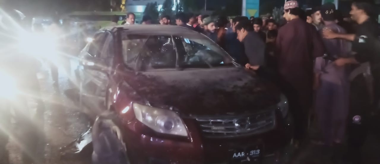 Pakistan’da çifte bombalı saldırı: 3 ölü