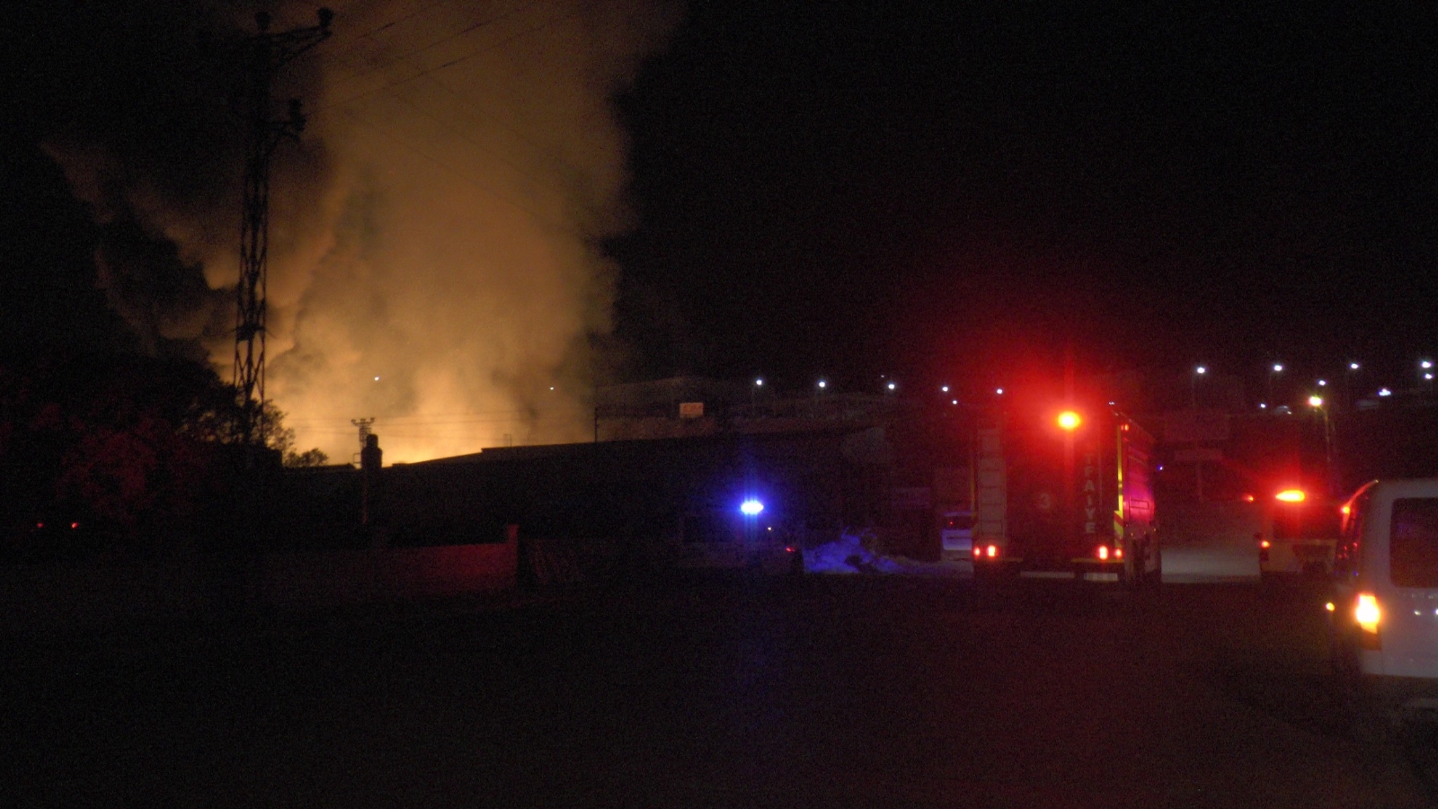 Kayseri’de Fabrika Yangını: Alevler Geceyi Aydınlattı
