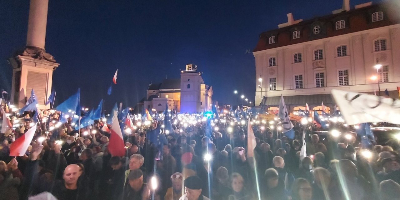 Polonya’da onbinlerce kişiden AB yanlısı gösteri