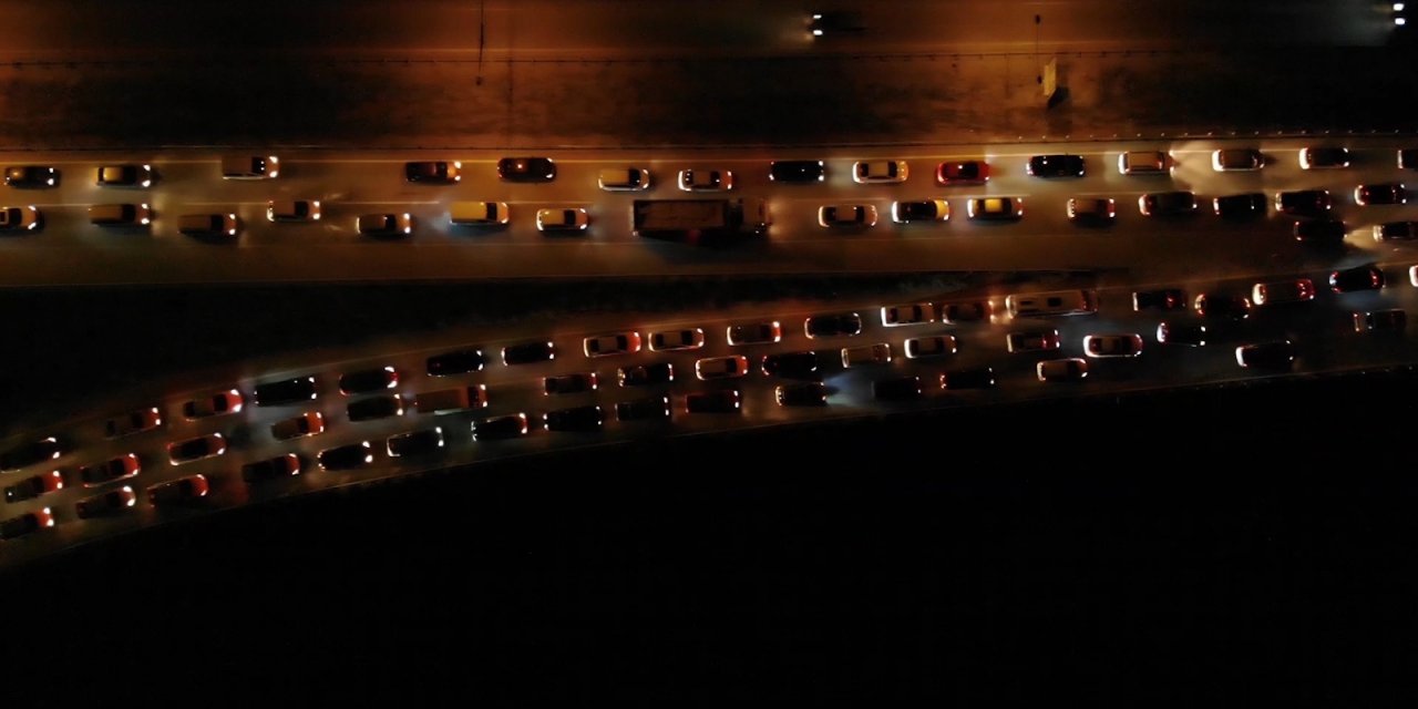 43 ilin geçiş noktası, kilit kavşakta hafta sonu trafik yoğunluğu