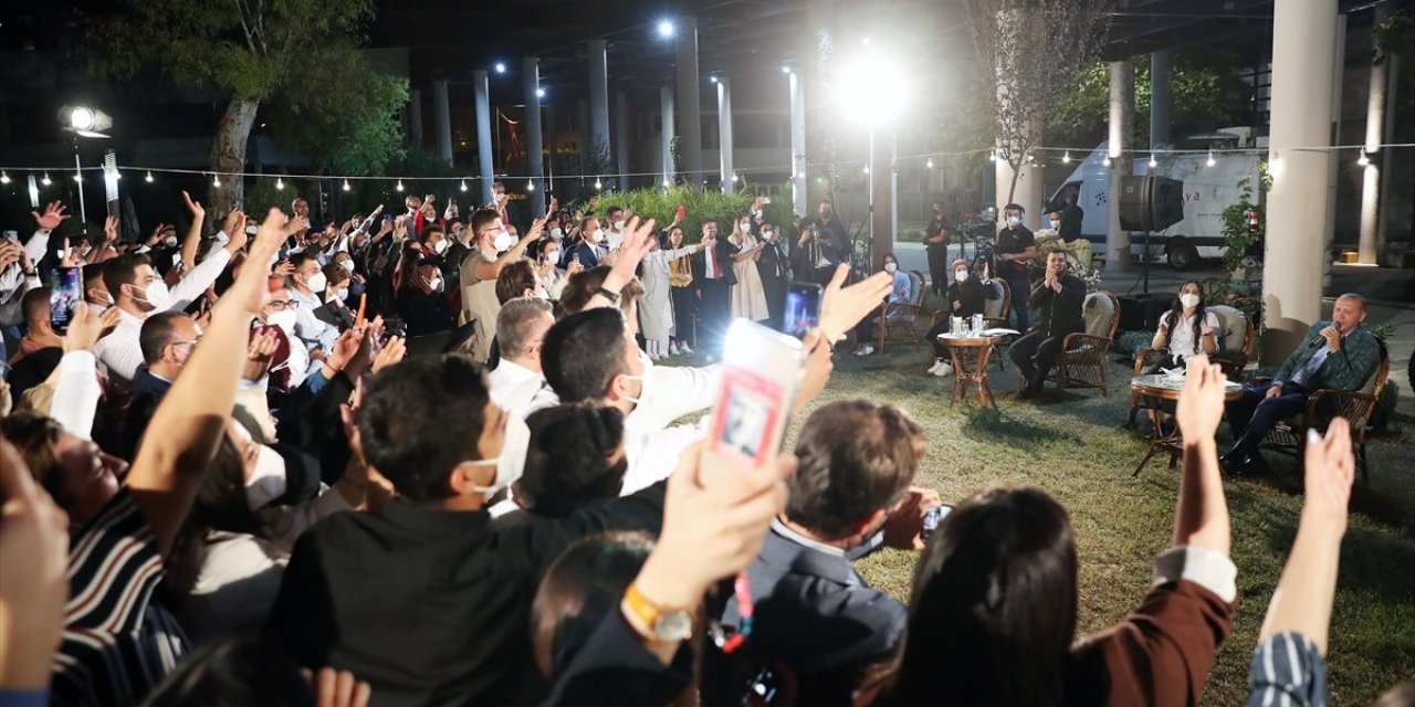 Cumhurbaşkanı Erdoğan, Adana'da gençlerle buluştu